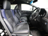 ゆったり室内で運転もしやすいです♪使い勝手の良い配置も考えられています!!