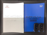 スマートキーは鍵をバッグに入れたままでもドアロックの開閉やエンジンのON・OFFができます。夜間や雨の日も鍵を探さなくて良いので便利です。