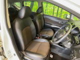 運転席シート廻りは使用感も少なく、良好な状態となっています。前オーナー様が丁寧に使っていたことがよくわかりますね。