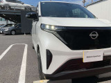 LEDヘッドライトはハロゲンランプの約2倍の光量で明るく遠くを照らし、夜間走行時の視認性を高めます。さらに長寿命や省電力、スタイリッシュな印象も際立たせます。