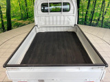積み下ろしのしやすいデッキにはたっぷりと荷物を積み込んでいただけます。遊びから仕事まで、様々なシーンで頼れます♪
