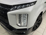 【LEDヘッドライト】悪天候や夜間走行時も良好な視界を確保し安心して運転できる高輝度LEDヘッドライトを装備!点灯速度が早く、消費電力も抑えられています。