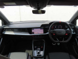 Audi Approved大阪南は正規ディーラーであることはもちろんのこと、保険代理店でもあります。セールススタッフは保険の有資格者ですので保険のご相談もお任せください。