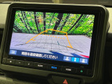 【バックカメラ】駐車時に後方がリアルタイム映像で確認できます。大型商業施設や立体駐車場での駐車時や、夜間のバック時に大活躍!運転スキルに関わらず、今や必須となった装備のひとつです!