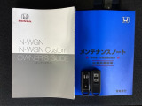 スマートキーは鍵をバッグに入れたままでもドアロックの開閉やエンジンのON・OFFができます。夜間や雨の日も鍵を探さなくて良いので便利です。