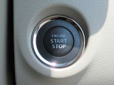 キーレスプッシュスタートのスイッチ。便利です。