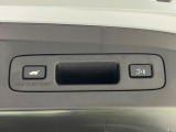 【パワーバックドア】スマートキーや運転席のボタンを押すだけでリアゲートが自動で開閉します!荷物を持っている時や、高い位置にあるバックドアを閉める際に便利な機能です♪