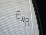 車線変更時の後方確認をアシストしてくれるブラインドスポットモニター!ドアミラーの死角を検知してくれるから車線変更もスムーズです。