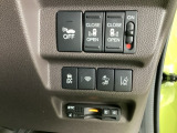 両側電動スライドドアは運転席から操作ができるよう、操作スイッチが付いています。その下にはHondaセンシング用のメインスイッチやETCがついています。高速道路の料金所の通過も楽々です!