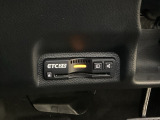 ハンドルの左下にETC2.0がついています。高速道路の料金所の通過も楽々です!。 カードの取り出しもしやすい場所についています。