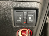 リアドアは乗り降りに便利な両側電動スライドドアです。また運転席に座っていながらスイッチ操作で自在にスライドドアを開け閉めできます。