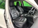 【運転席メモリー機能付きパワーシート】ドライバーごとに設定したシート位置を記憶して、ボタン一つで切り替えできる便利な機能!運転する方が複数名いらっしゃるご家庭におすすめです♪