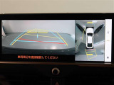 パノラミックビューモニター付きです。車両を上から見たような映像をモニター画面に表示。運転席からの目視では見にくい、車両周辺の状況をリアルタイムでしっかり確認できます。