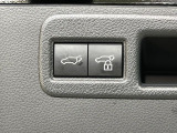 【パワーバックドア】スマートキーや運転席のボタンを押すだけでリアゲートが自動で開閉します!荷物を持っている時や、高い位置にあるバックドアを閉める際に便利な機能です♪