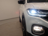 LEDヘッドライト自然光に近いLEDの光が明るく夜道を照らしドライバーの疲労と消費電力を軽減、