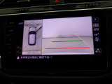 アラウンドビューモニター。バックカメラはもちろん車を上空から見たようなカメラで周囲の様子をモニターできます。