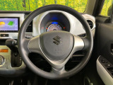 インテリアに合わせたデザインのステアリングは、運転される方のことも考え、運転しやすい形状、大きさです。是非一度、実際に触ってお確かめください。