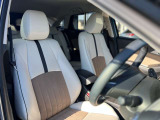ホワイトレザー内装を採用しているため車内も明るく運転するのも楽しくなります!