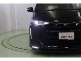デザイン性の高いヘッドライトは環境に優しく経済的なLEDです。周囲の明るさを感知して点灯・消灯するオートライト搭載。オートハイビームも搭載していますので面倒なヘッドライトの切替えは不要です。