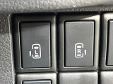 【両側パワースライドドア】スマートキーや運転席のスイッチで後席両側スライドドアの開閉が可能♪電動だから力を入れてドアを開ける必要が無く、小さなお子様でも簡単に開け閉めでき快適です♪