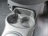 センターに置けます 便利なドリンクホルダー