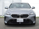 BMWと言えば特徴的なキドニーグリル。ダイナミックなフロントマスクを演出します。