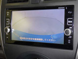 バックモニターも装備しております。バックギアに入れるとナビ画面に車の後方が映し出されます。これで後方確認も安心!
