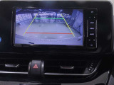 ■バックモニター■  車両後方の映像を画面に表示し、駐車などの後退操作をサポートします。