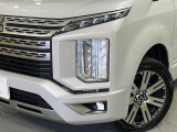 【LEDヘッドライト】悪天候や夜間走行時も良好な視界を確保し安心して運転できる高輝度LEDヘッドライトを装備!点灯速度が早く、消費電力も抑えられています。