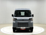 スクエアなボディが叶える広々空間、たくさん積めて仕事がしやすい荷室、働く人の運転しやすさ、そして、.先進の安全装備を搭載したハイゼットカーゴが入荷致しました。