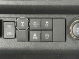 ぬかるみ脱出を容易にする「スーパーデフロック」を装備!片側のタイヤが空転した時でもスイッチをONにすると反対側のタイヤにも駆動力を伝えます。