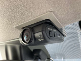 日産オリジナルドライブレコーダーです。車室内カメラによる車内および車側面の撮影記録が駐車時の安心をたかめます。