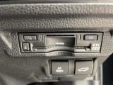 【ETC2.0(DSRC/ITSスポット)】ETCカードを挿入すれば料金所はノンストップで通過できます。ETC限定の割引や、高速道路の情報提供サービスを利用できます。