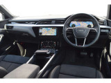 Audiのインテリアはエクステリア同様、優れたデザイン性とクオリティ、そして機能性を兼ね備えております。