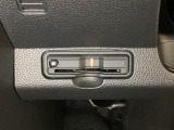 ハンドルの左下にETCがついています。高速道路の料金所の通過も楽々です。 カードの取り出しもしやすい場所についています。