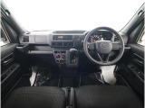 視界良好で運転しやすいコックピットです。シンプルで操作性の良いインパネ回りにデザインされ、SUBARUは安全性能に徹底的にまでこだわった視界設計を行っています。