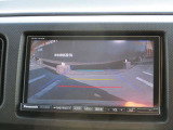 初めての場所の駐車場でクルマを停める時、後が確認できないと不安ですよね。バックカメラが装着されていれば、壁やポール、後ろのクルマが確認出来、距離感も掴めるので安心ですね♪
