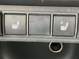 座席のシートを温めるシートヒーター!その温かさは一度経験したら欠かすことができません!エアコンで乾燥しやすい車内も防ぐ事ができます!