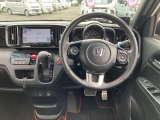 ●仕入れ段階で徹底したチェックを行い、厳しい審査にパスした車だけを展示・販売しています。弊社ではこれをプロチェックと呼び、数十の独自チェック項目に基づき、車の状態を調べ上げています。