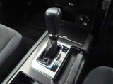 こちらのシフトは、車両にマッチしたデザインになっています!握りやすく、操作し易い配置になっていますので、いつも触れるシフトだからこそ、大切ですね!