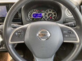 ハンドルには各種スイッチがありますが、運転中でも操作がしやすくなっております。