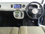 見通しのよいすっきりとした視界で、誰でも運転しやすいです。運転のしやすさは疲れにくさにも繋がりますよ♪