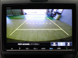 【バックカメラ】シフトを「R」の位置に入れると、自動的に画面がカメラ映像に切り替わり後方の視界をサポートする必須装備です!