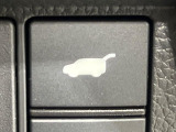 【パワーバックドア】スマートキーや運転席のボタンを押すだけでリアゲートが自動で開閉します!荷物を持っている時や、高い位置にあるバックドアを閉める際に便利な機能です♪