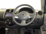 運転の際、常に目にする部分だけにシックで飽きのこないデザインが良いですね。
