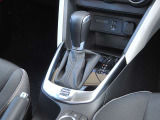 ギヤがスムーズに変わるから、ガクガクしないで気持ちよく走れるよ。まるで電車みたいにスースー進むから、乗り心地がとってもいいんだ。