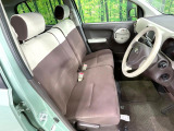 運転席まわりには十分なスペースがあり、大柄な方でもゆったり運転していただける環境です。