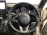 ハンドルにHondaセンシング系のクルーズコントロールやレーンキープアシストなどのスイッチと、オーディオの操作スイッチが装備されています。ハンドルから手を離さず安全に操作できます。