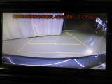 バックに入れると車両後方の様子をナビ画面に表示!死角が多いバックの車庫入れもこれで安心!