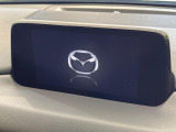 【マツダコネクトナビ】車内の雰囲気にマッチした一体型タイプのナビ。各種車輌設定やBluetooth再生等、様々な機能が楽しめます。直感的なダイヤル操作が可能で、使い勝手も良好です。